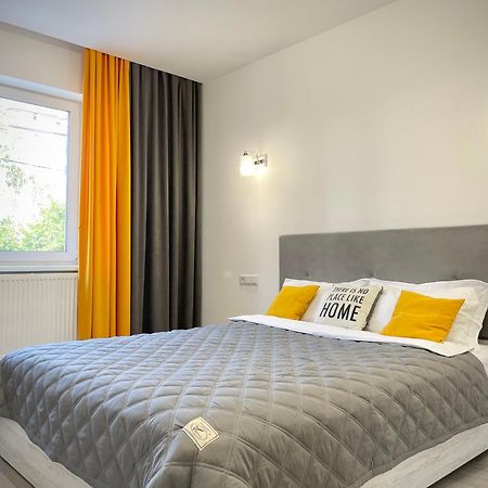 VIP Apartments City: New Build Near Maydan Mall & McDonald's Chernivtsi Exterior photo
